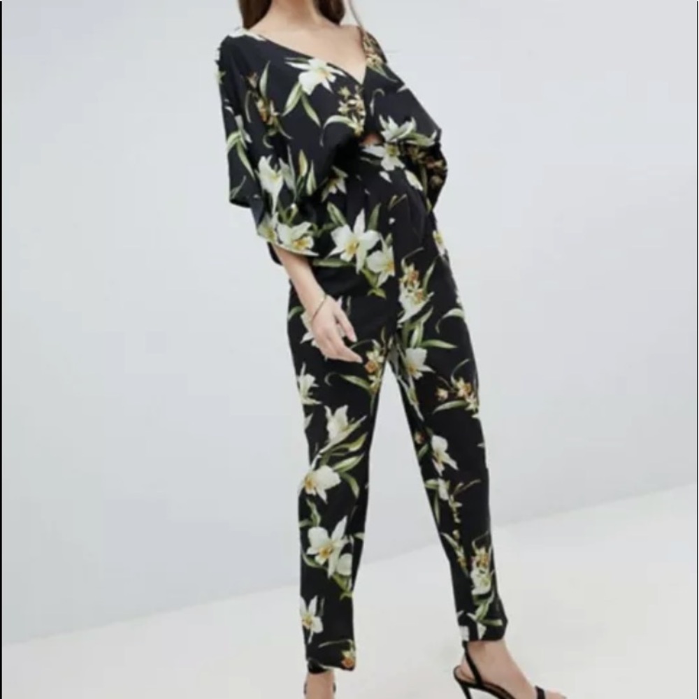 Asos Jumpsuit‎ 0 Lilies Kimono Sleeves Skinny Legs Cut Out Front Detailing NWT